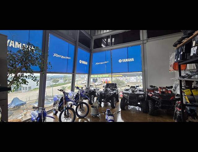1,360M² SHOWROOM TO LET IN RIVERSIDE PARK